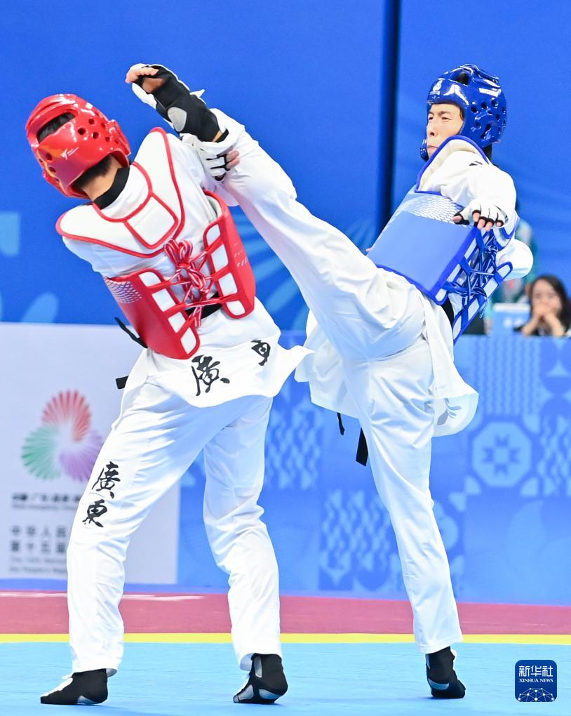 男子, 后向观众致, 肖恩楠 男子, 后向观众致, 肖恩楠