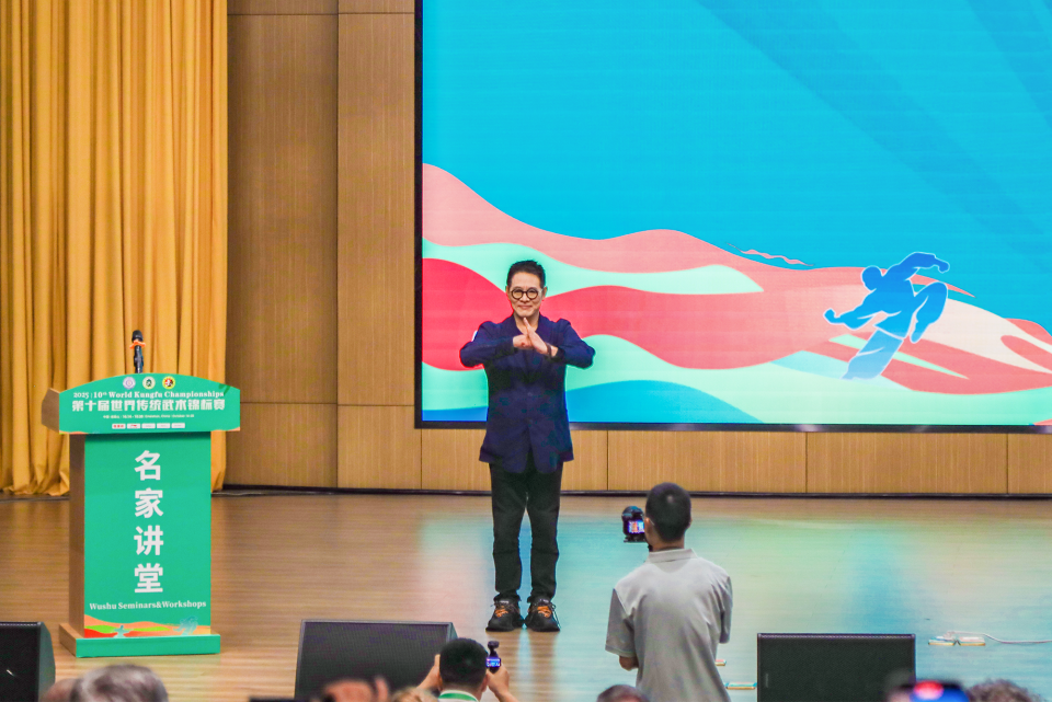 他通过形象, 的地注入强, 为建设世界 他通过形象, 的地注入强, 为建设世界